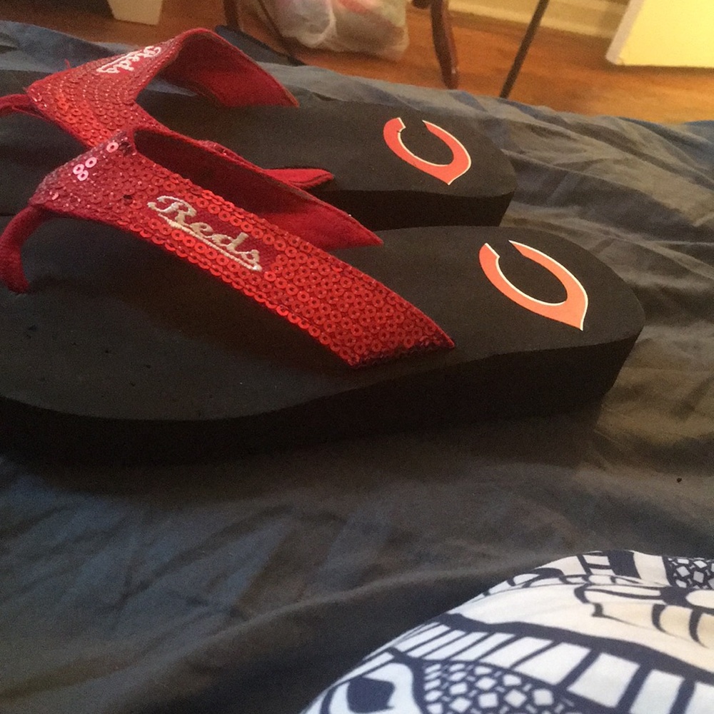 Cincinnati Reds flip-flops - Picture 3 of 3